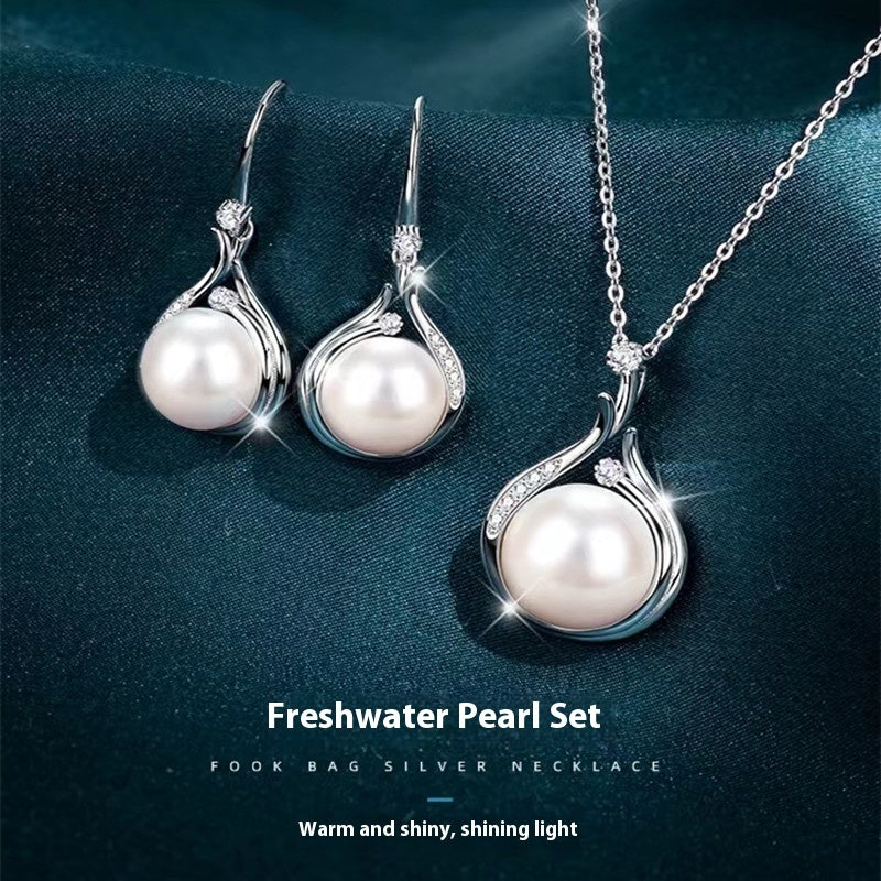 Women's Pearl Necklace