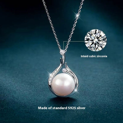 Women's Pearl Necklace